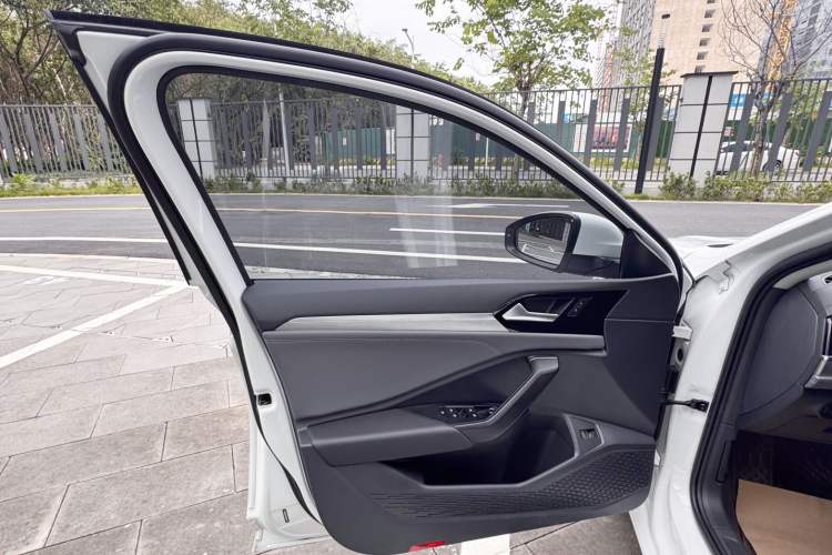 Used Volkswagen Sagitar 2022 280TSI DSG Flyover Edition Interior 7