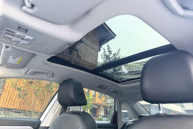 Used Volkswagen Sagitar 2022 280TSI DSG Excellence Edition Interior 8
