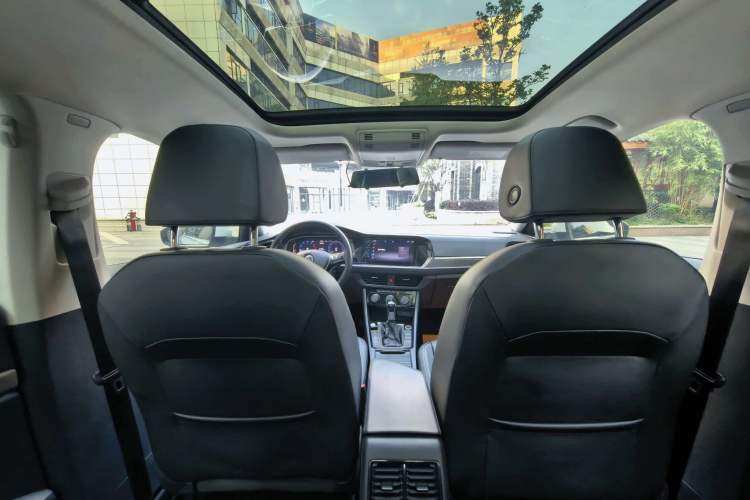 Used Volkswagen Sagitar 2022 280TSI DSG Excellence Edition Interior 9