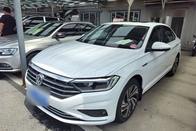 Ojetý Volkswagen Sagitar 2022 280TSI DSG Flyover Edition