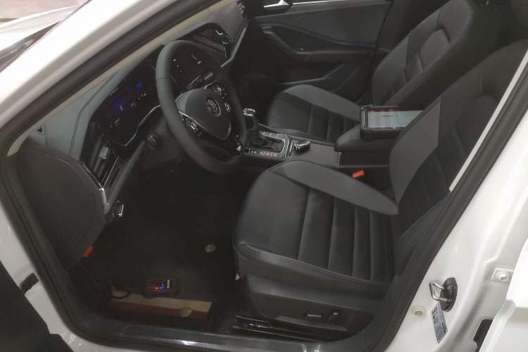 Used Volkswagen Sagitar 2022 280TSI DSG Flyover Edition Left Front Seat