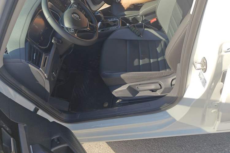 Used Volkswagen Sagitar 2022 200TSI DSG Excellence Edition Left Front Seat