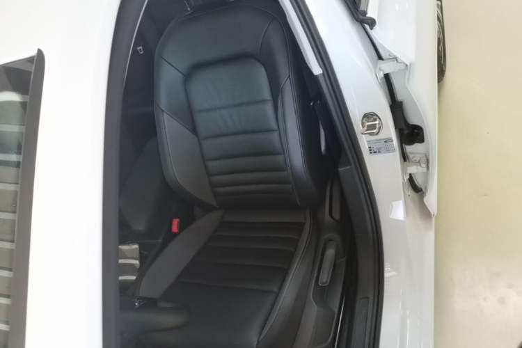 Used Volkswagen Sagitar 2022 280TSI DSG Excellence Edition Left Front Seat
