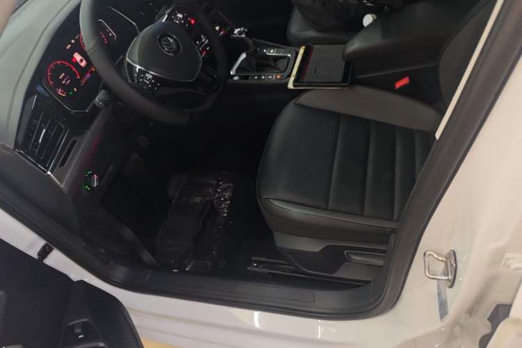 Used Volkswagen Sagitar 2022 280TSI DSG Flyover Edition Left Front Seat