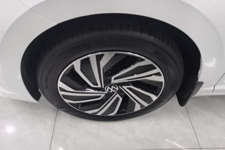 Used Volkswagen Sagitar 2022 280TSI DSG Excellence Edition Left Front Wheel Hub