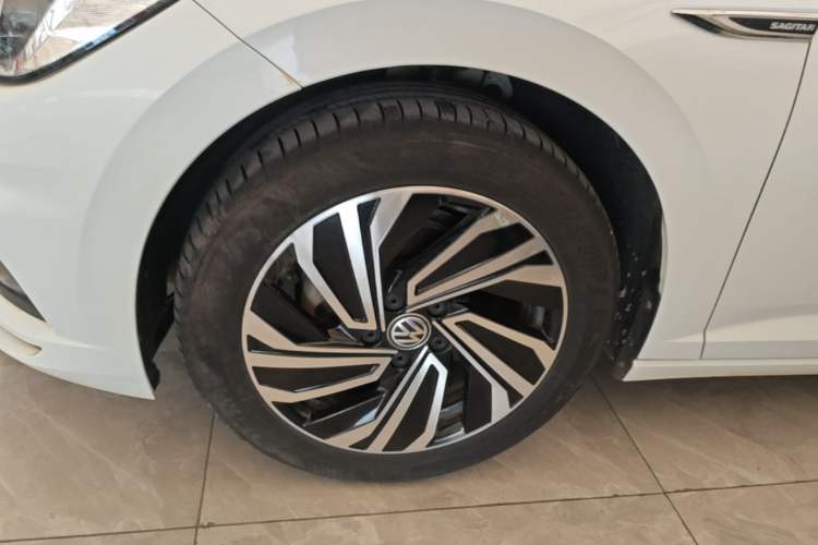 Used Volkswagen Sagitar 2022 280TSI DSG Excellence Edition Left Front Wheel Hub