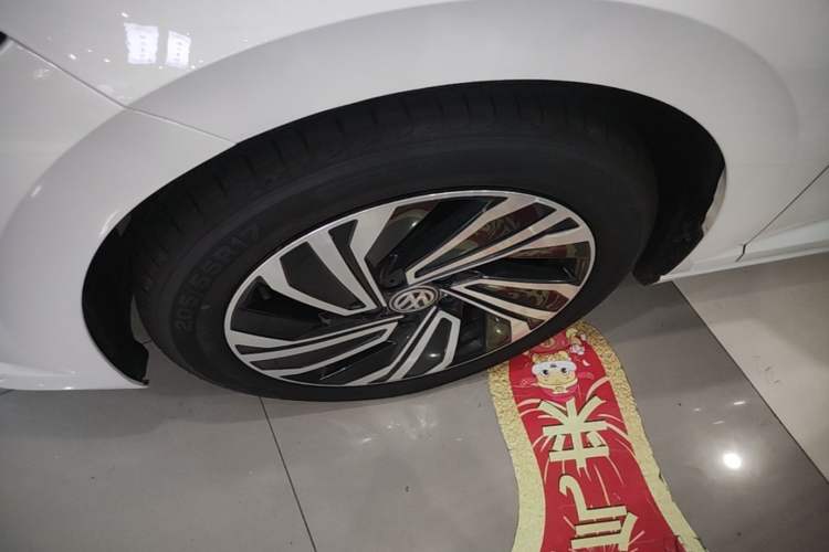 Used Volkswagen Sagitar 2022 280TSI DSG Excellence Edition Left Front Wheel Hub