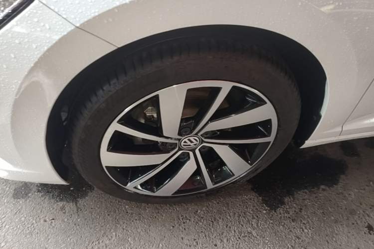 Used Volkswagen Sagitar 2022 280TSI DSG Excellence Edition Left Front Wheel Hub