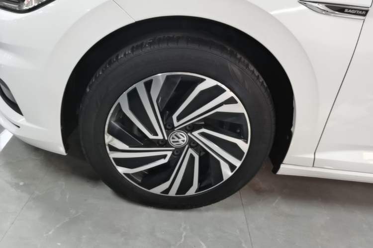 Used Volkswagen Sagitar 2022 280TSI DSG Excellence Edition Left Front Wheel Hub