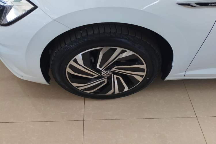 Used Volkswagen Sagitar 2022 280TSI DSG Excellence Edition Left Front Wheel Hub