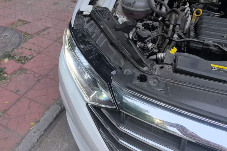 Used Volkswagen Sagitar 2022 280TSI DSG Flyover Edition Right Front Headlight
