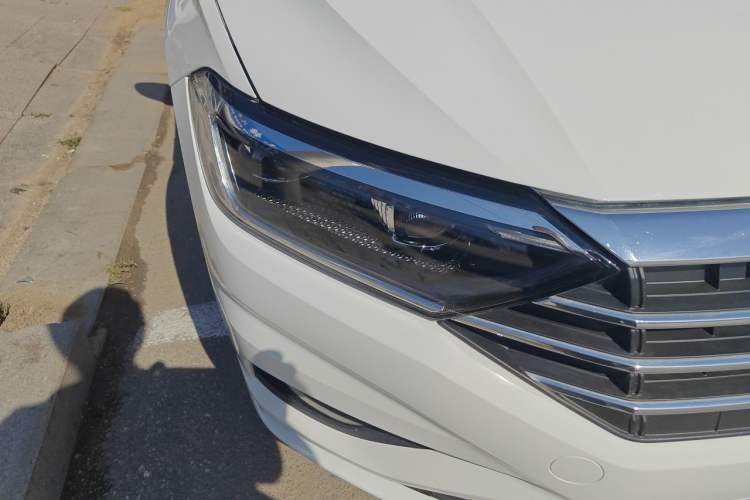 Used Volkswagen Sagitar 2022 200TSI DSG Excellence Edition Right Front Headlight