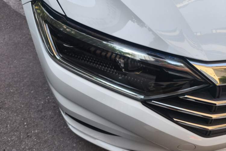 Used Volkswagen Sagitar 2022 280TSI DSG Flyover Edition Right Front Headlight