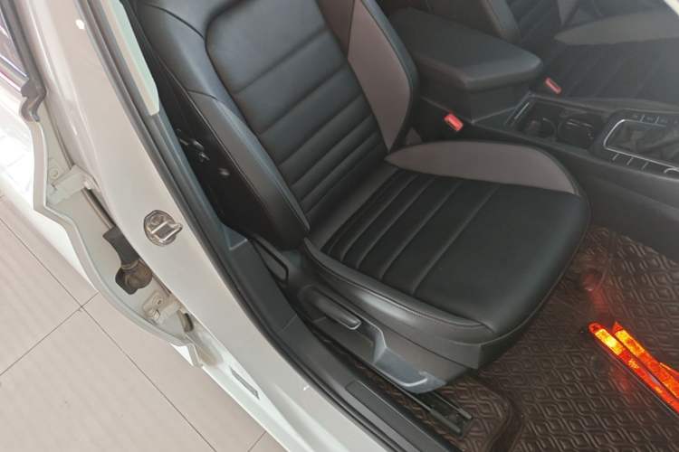 Used Volkswagen Sagitar 2022 280TSI DSG Excellence Edition Right Front Seat