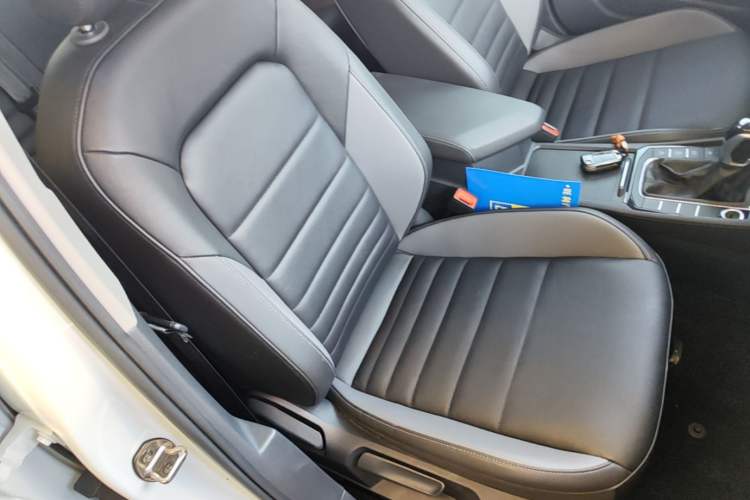 Used Volkswagen Sagitar 2022 280TSI DSG Flyover Edition Right Front Seat