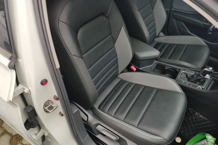 Used Volkswagen Sagitar 2022 280TSI DSG Flyover Edition Right Front Seat