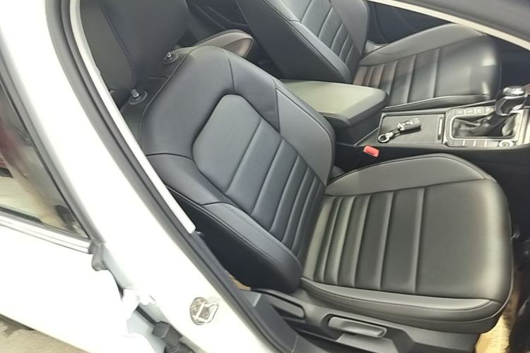 Used Volkswagen Sagitar 2022 280TSI DSG Flyover Edition Right Front Seat