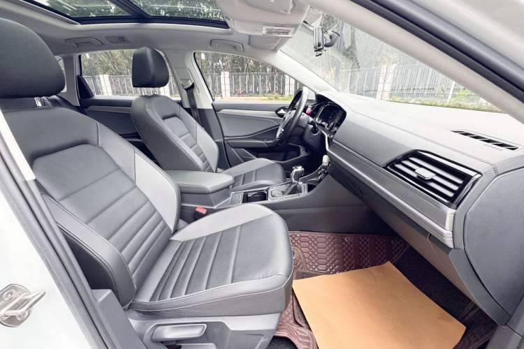 Used Volkswagen Sagitar 2022 280TSI DSG Flyover Edition Right Front Seat