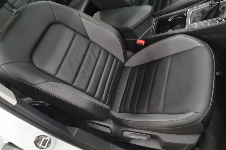 Used Volkswagen Sagitar 2022 280TSI DSG Flyover Edition Right Front Seat