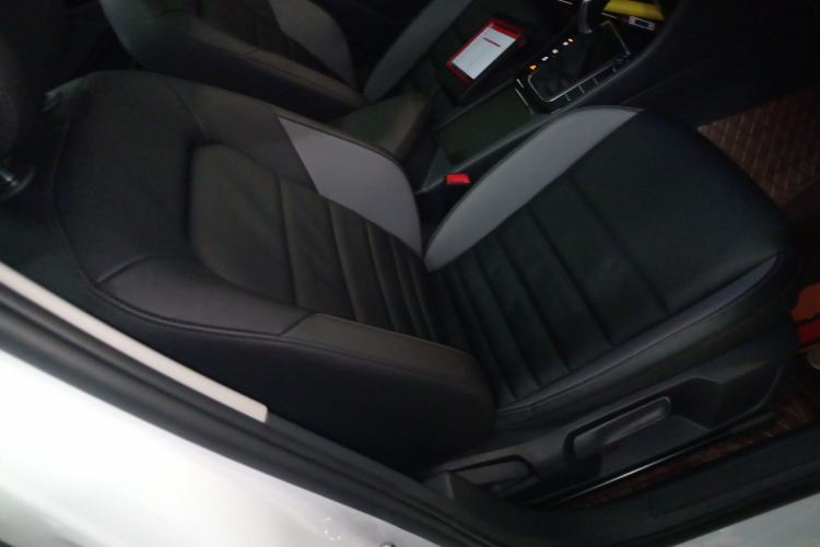 Used Volkswagen Sagitar 2022 280TSI DSG Flyover Edition Right Front Seat