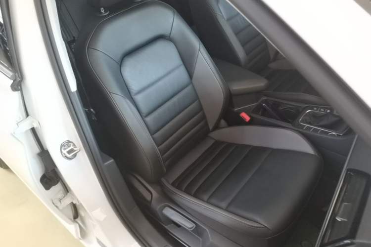 Used Volkswagen Sagitar 2022 280TSI DSG Excellence Edition Right Front Seat