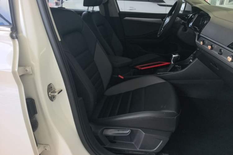 Used Volkswagen Sagitar 2022 280TSI DSG Flyover Edition Right Front Seat