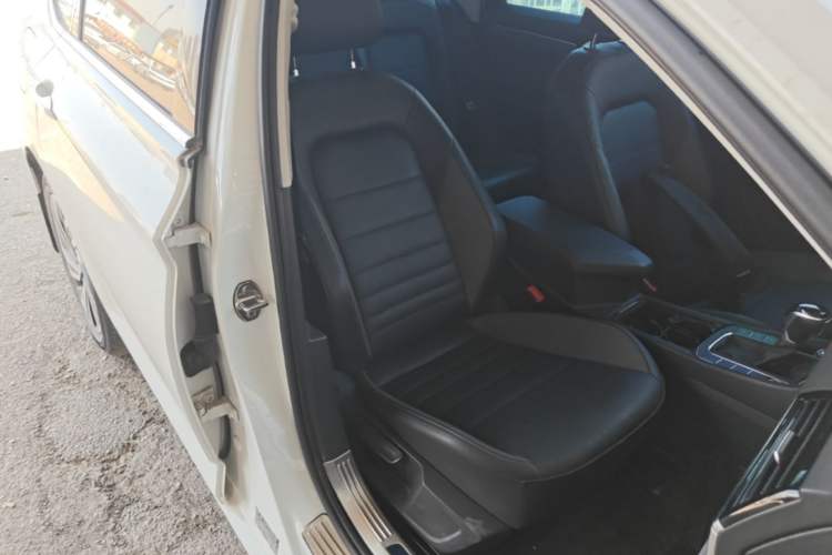 Used Volkswagen Sagitar 2022 280TSI DSG Flyover Edition Right Front Seat