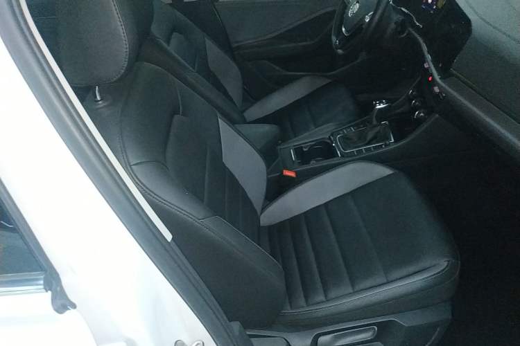 Used Volkswagen Sagitar 2022 280TSI DSG Flyover Edition Right Front Seat