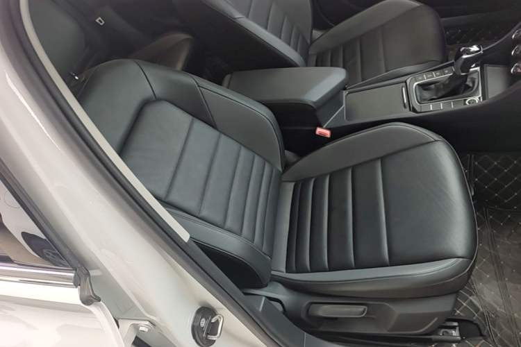 Used Volkswagen Sagitar 2022 280TSI DSG Excellence Edition Right Front Seat