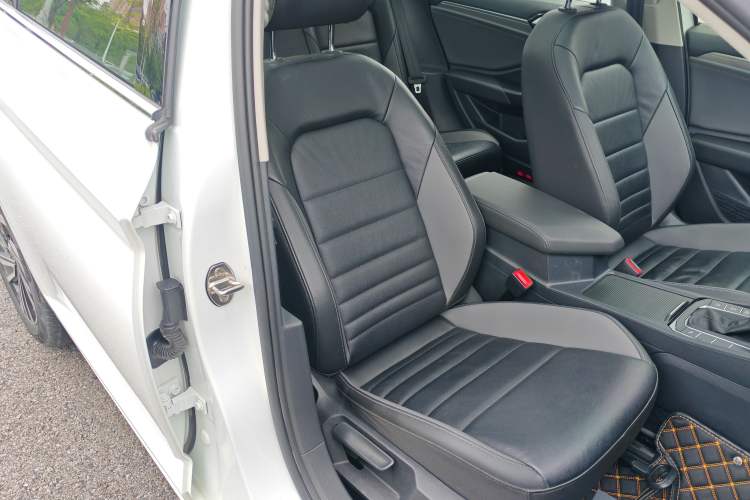 Used Volkswagen Sagitar 2022 280TSI DSG Excellence Edition Right Front Seat