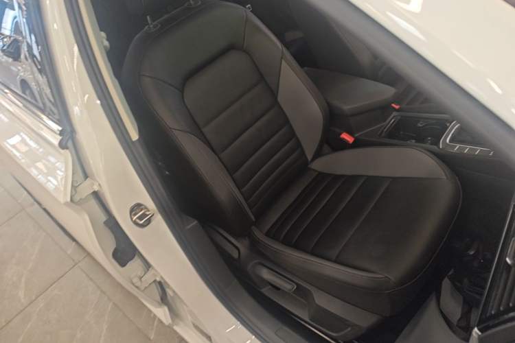 Used Volkswagen Sagitar 2022 280TSI DSG Excellence Edition Right Front Seat