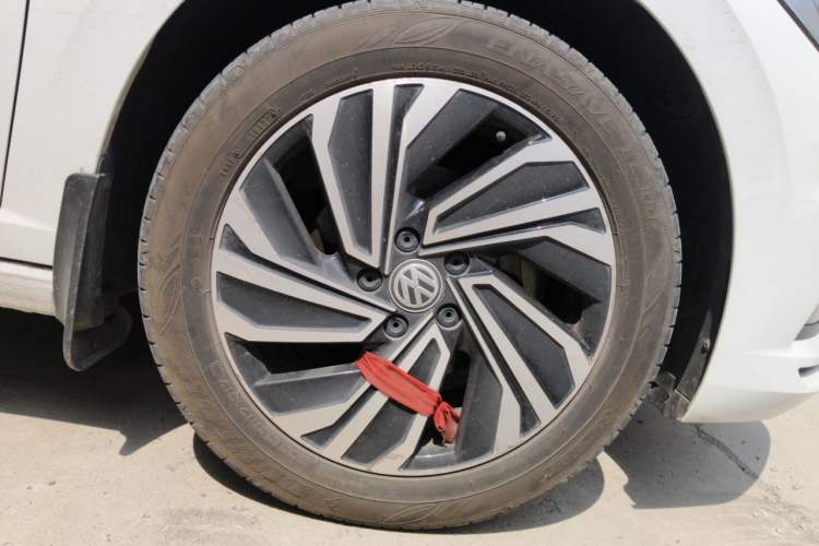 Used Volkswagen Sagitar 2022 280TSI DSG Excellence Edition Right Front Wheel Hub