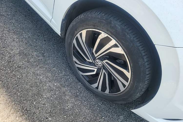 Used Volkswagen Sagitar 2022 280TSI DSG Excellence Edition Right Front Wheel Hub