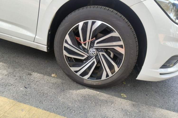 Used Volkswagen Sagitar 2022 280TSI DSG Excellence Edition Right Front Wheel Hub