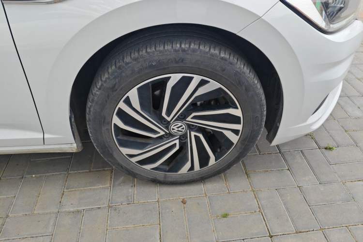Used Volkswagen Sagitar 2022 280TSI DSG Excellence Edition Right Front Wheel Hub