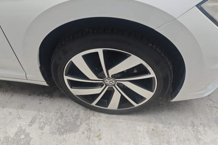 Used Volkswagen Sagitar 2022 280TSI DSG Excellence Edition Right Front Wheel Hub