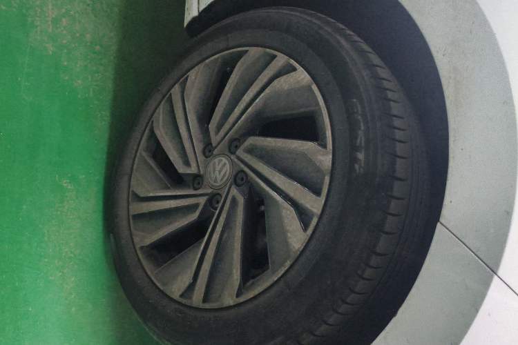 Used Volkswagen Sagitar 2022 280TSI DSG Excellence Edition Right Front Wheel Hub
