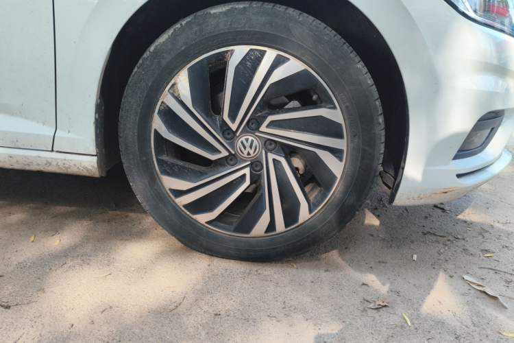 Used Volkswagen Sagitar 2022 280TSI DSG Excellence Edition Right Front Wheel Hub