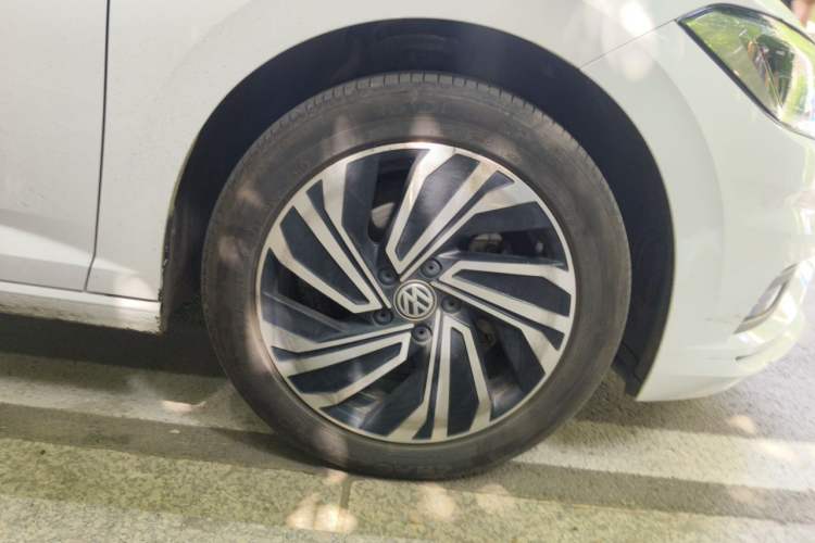 Used Volkswagen Sagitar 2022 280TSI DSG Excellence Edition Right Front Wheel Hub