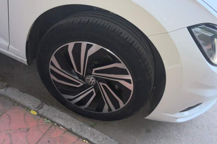 Used Volkswagen Sagitar 2022 280TSI DSG Flyover Edition Right Front Wheel Hub