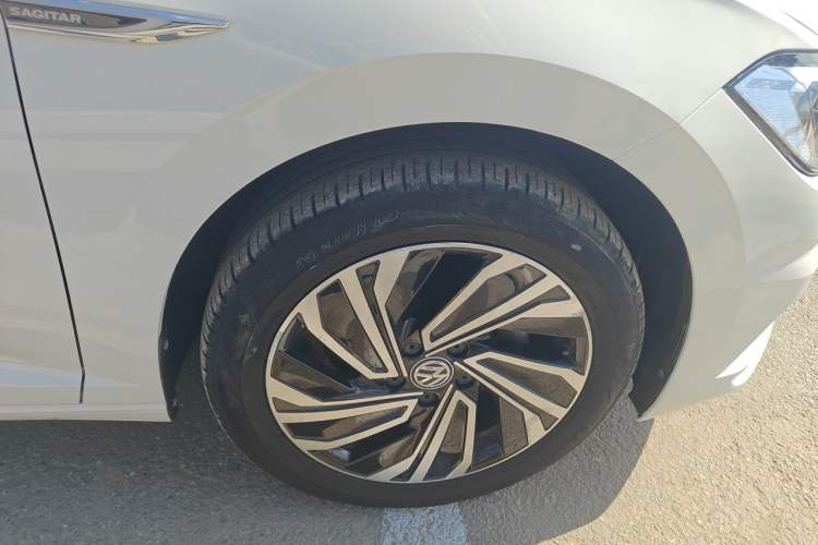 Used Volkswagen Sagitar 2022 200TSI DSG Excellence Edition Right Front Wheel Hub