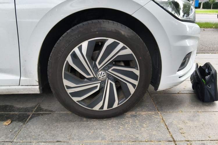 Used Volkswagen Sagitar 2022 280TSI DSG Excellence Edition Right Front Wheel Hub