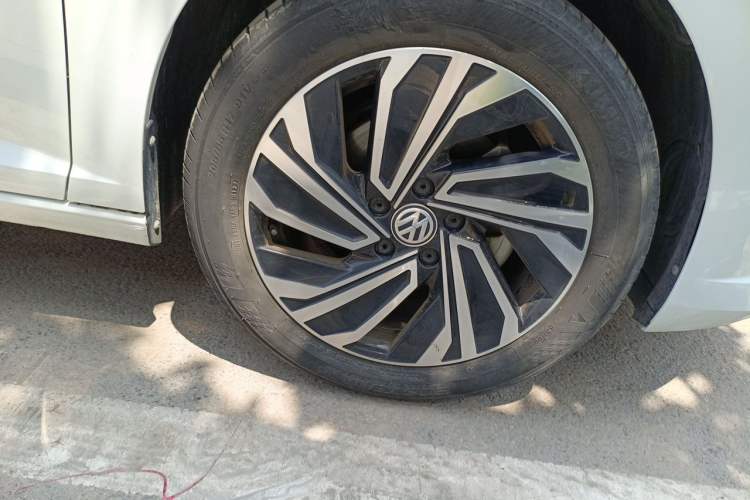 Used Volkswagen Sagitar 2022 280TSI DSG Flyover Edition Right Front Wheel Hub