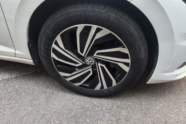 Used Volkswagen Sagitar 2022 280TSI DSG Flyover Edition Right Front Wheel Hub