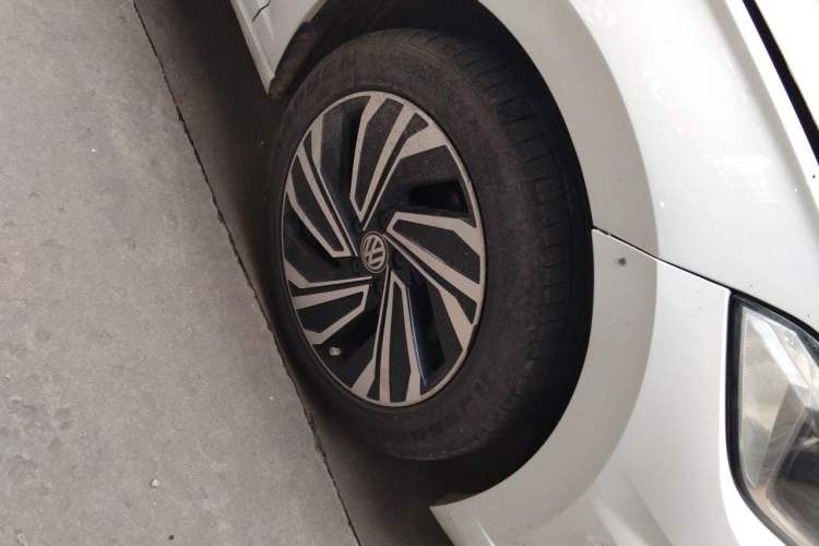 Used Volkswagen Sagitar 2022 280TSI DSG Flyover Edition Right Front Wheel Hub