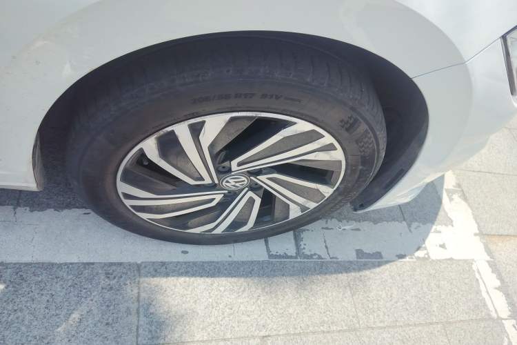 Used Volkswagen Sagitar 2022 280TSI DSG Flyover Edition Right Front Wheel Hub