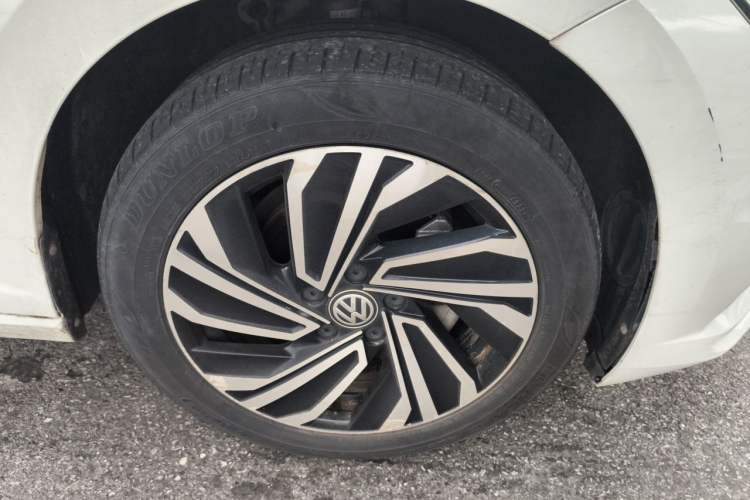 Used Volkswagen Sagitar 2022 280TSI DSG Flyover Edition Right Front Wheel Hub