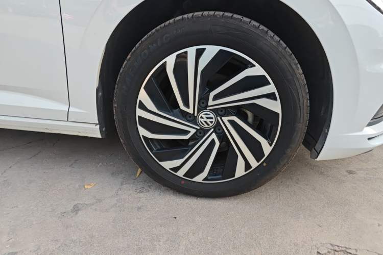 Used Volkswagen Sagitar 2022 280TSI DSG Excellence Edition Right Front Wheel Hub