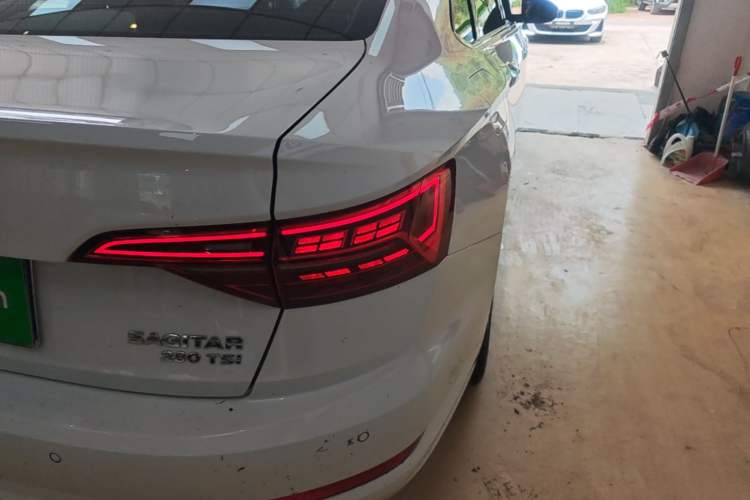 Used Volkswagen Sagitar 2022 280TSI DSG Excellence Edition Right Rear Taillight