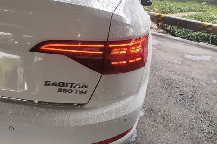 Used Volkswagen Sagitar 2022 280TSI DSG Excellence Edition Right Rear Taillight